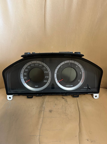 Volvo V70 mk3 dieselin mittaristo