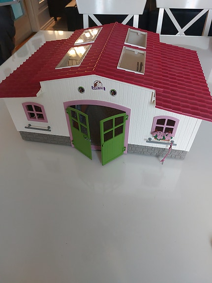 Schleich hevostalli