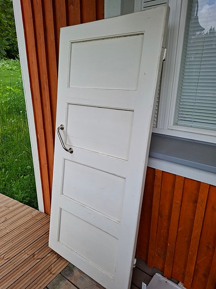 Vanha peiliovi ilman karmia