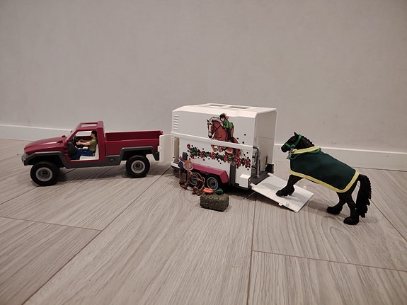 Schleich hevostraileri ja lava-auto