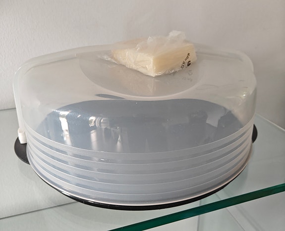 Tupperware kakkukupu
