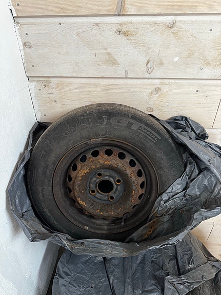 Tästä opel corsa B alta olevat kesäpyörät!