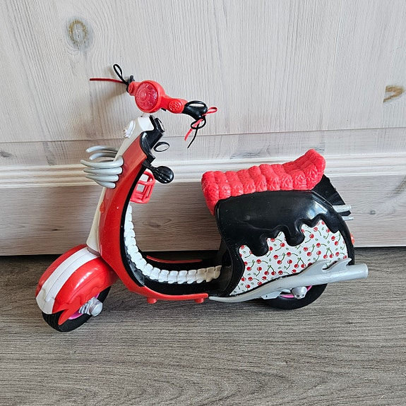 Monster High skootteri