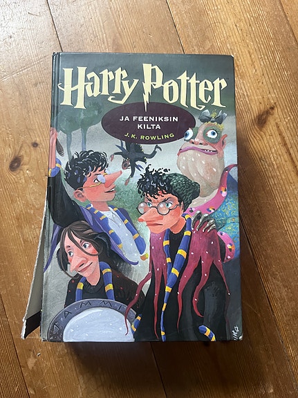 Harry Potter ja Feeniksin kilta kovakantinen kirja suomeksi