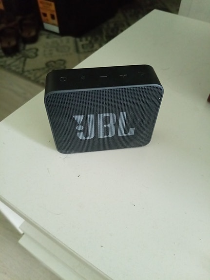 JBL pikku kaiutin.