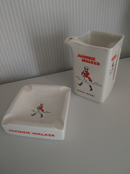 Vanhat Johnnie Walker kaadin ja tuhkis