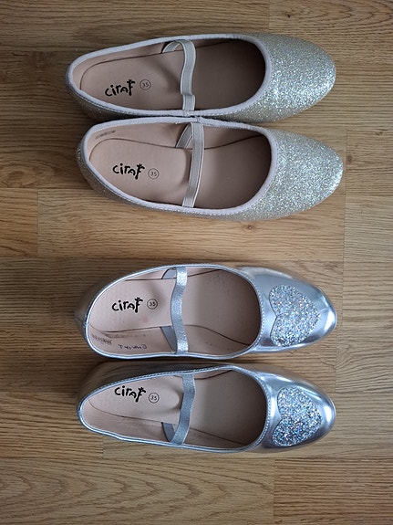 Tyttöjen juhlakengät / ballerinat 35