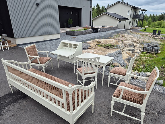 Kustavilainen huonekalukokonaisuus