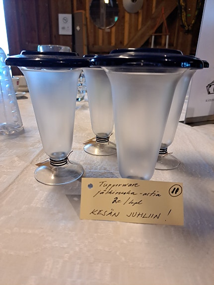Tupperware jälkiruoka-astiat