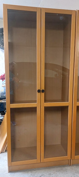 IKEA vitriinikaappi lasiovilla