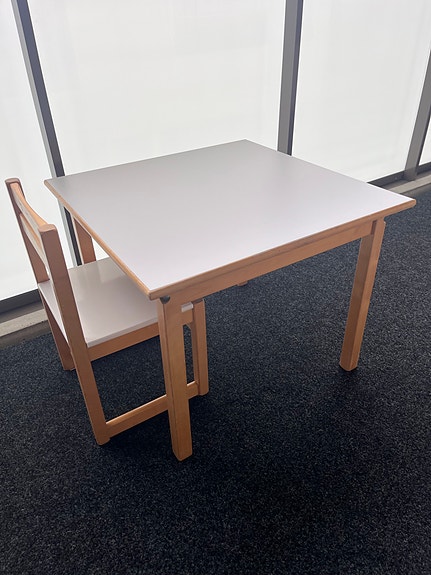 IKEA lasten pöytä ja tuoli puu / valkoinen