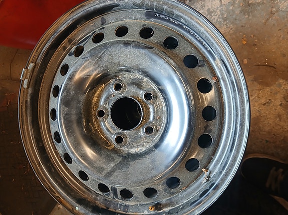 16 tuumaa 5x114.3
