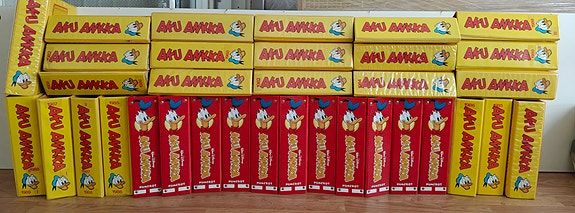 Aku Ankan vuosikertoja 1980-1995 ja keräilykansioita
