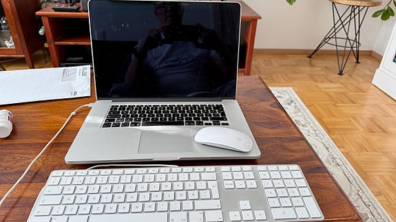 Apple MacBook pro 17” kannettava tietokone