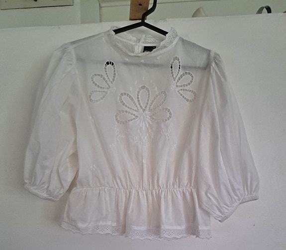 Gina Tricot valkoinen peplum-paita
