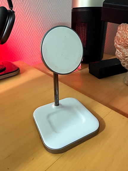 Satechi 2-in-1 Magnetic Wireless Charging Stand iPhonelle ja AirPodseille