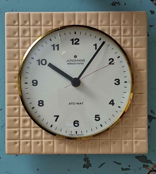 Junghans seinäkello