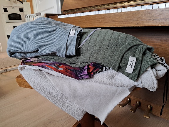 A: naisten vaatepaketti M /38