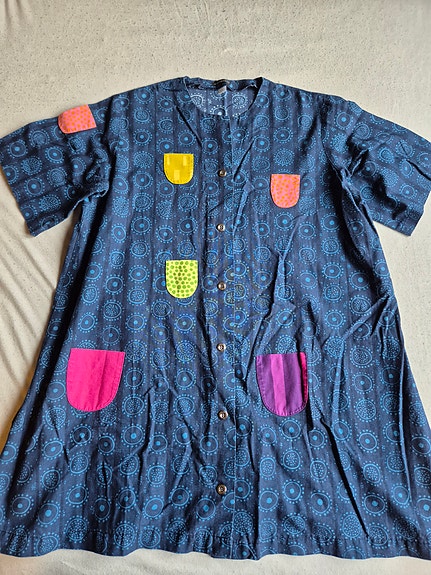 Iloinen mekko