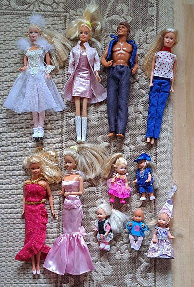 "Barbie" nukkeja ja tarvikkeita