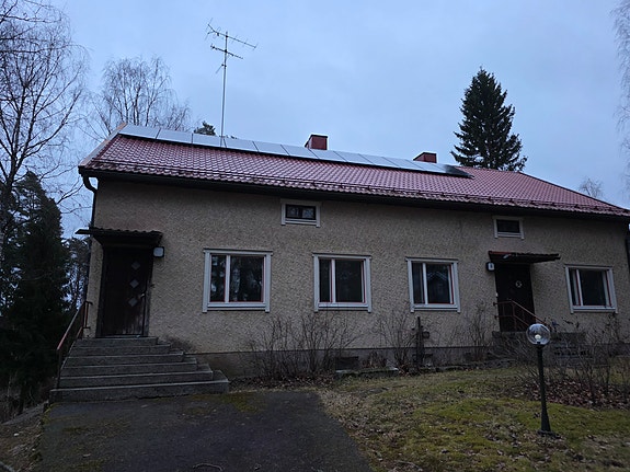 Ulko ovet karmeineen 12.5x21 ja 10x21