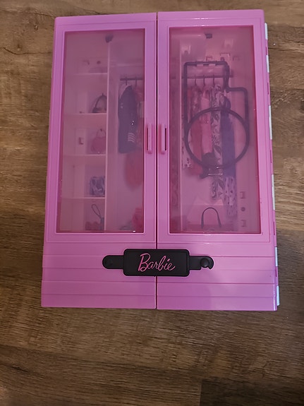 Barbie vaaleanpunainen vaatekaappi / säilytyslaukku