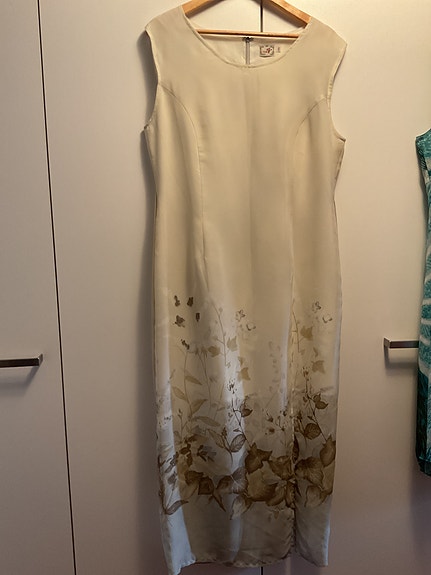 Voglia ilta-/juhlapuku koko 44 beige
