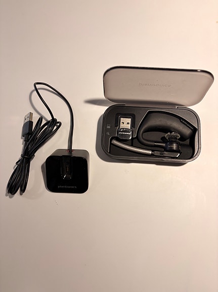 Plantronics Voyager Legend + latauskotelo + telakka
