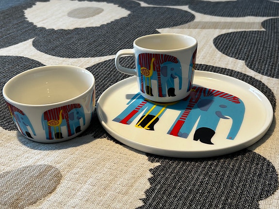 Marimekko Oiva Karkuteillä lasten astiasto (käyttämätön)