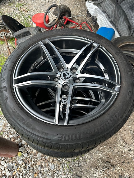 Bridgestone kesärenkaat Tomason vanteilla 18"