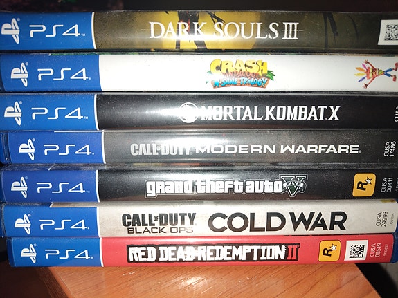 PS4 pelejä