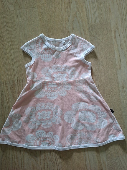 Kotimainen mekko 104