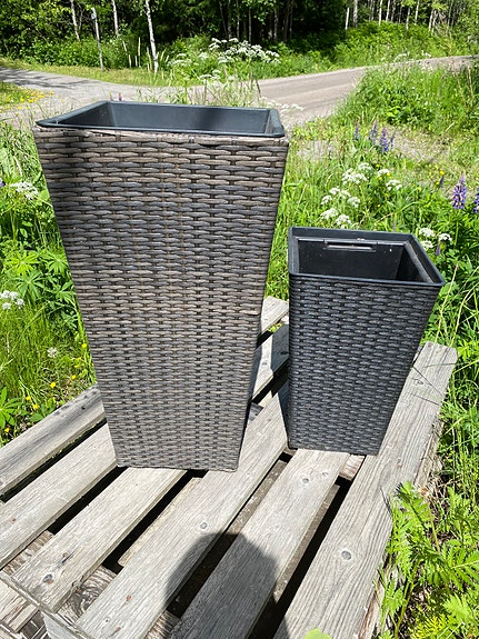 Rottinkiset kukka astiat.