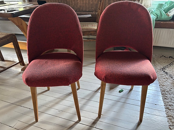2 kpl vanhat punaiset tuolit