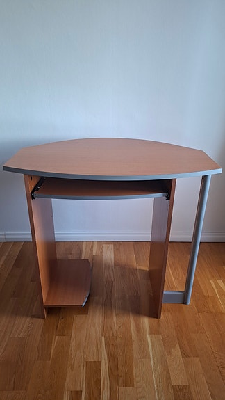 Tietokonepöytä / kirjoituspöytä/työpöytä