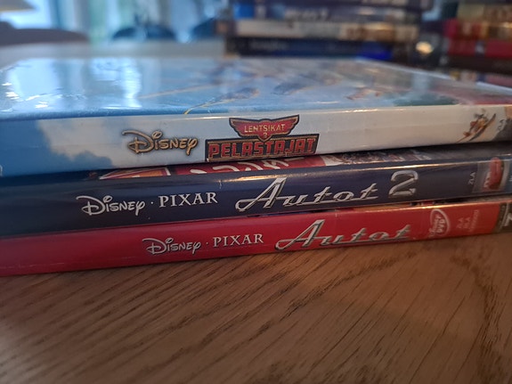 Autot 1 + 2 & Pelastajat