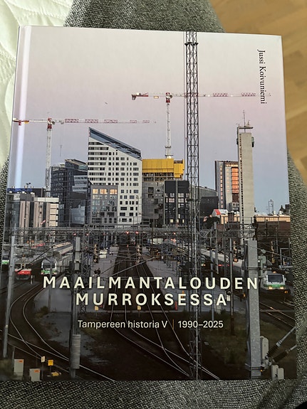 Maailmantalouden murroksessa - Tampereen historia V 1990–2025 kirja