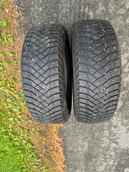 2 kpl 235/60R18 nastarenkaat