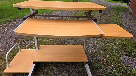 Tietokonepöytä