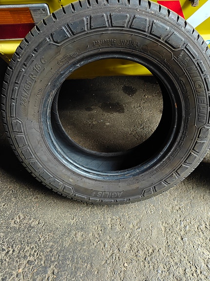 Paketti auton renkaat 235/65/16 C
