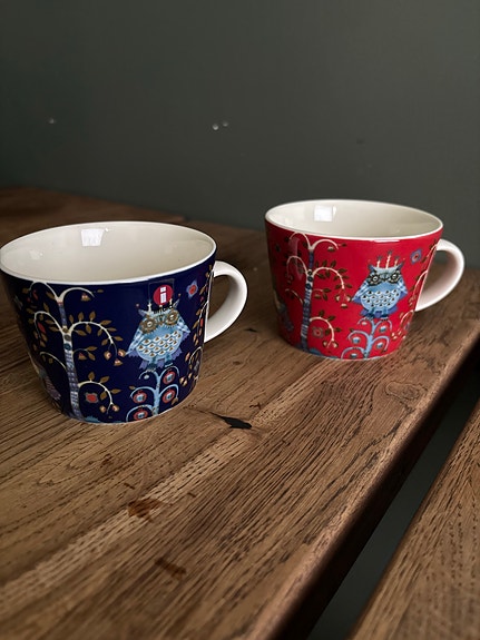 Iittala Taika mukit sininen ja punainen