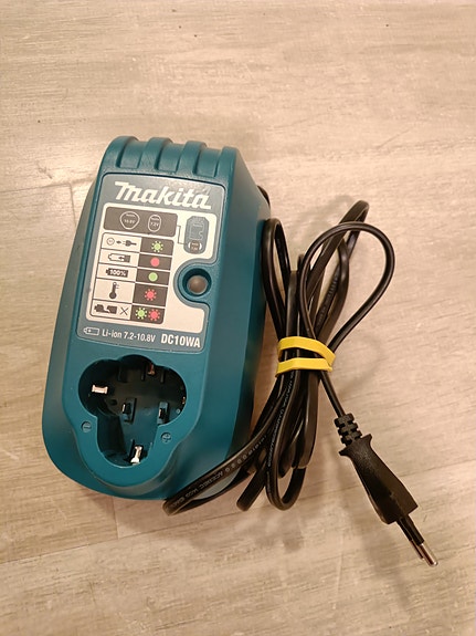 Makita laturi