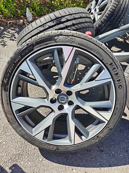 Volvo V90 CC vanteet renkaineen
