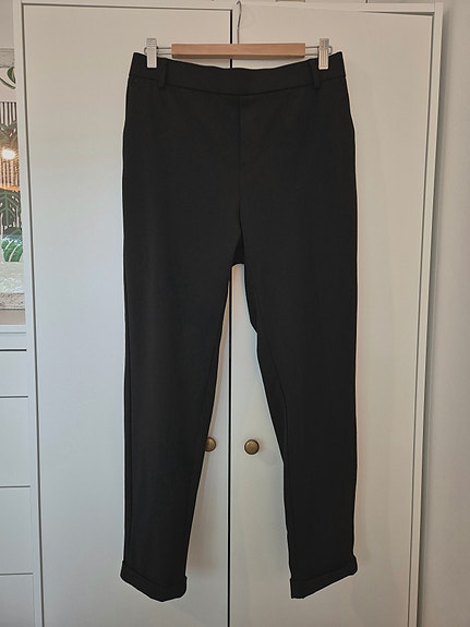 Mustat Vero Moda housut