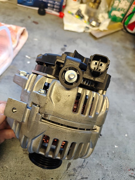 Toyota laturi 100A uusi paketissa