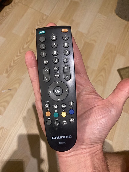 Grundig kaukosäädin televisiolle