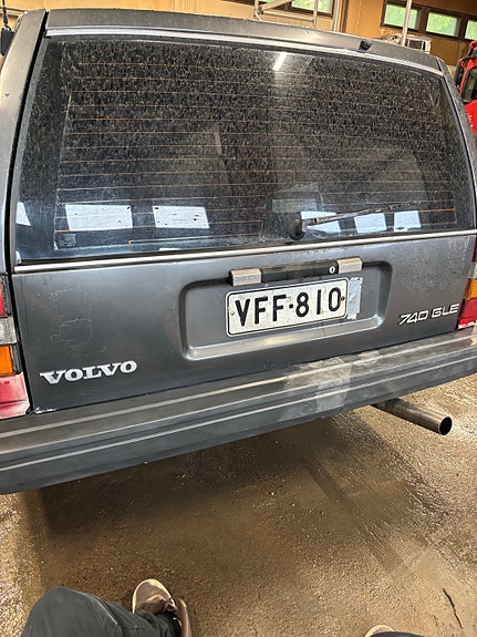 OSTETAAN Volvo 740 tai 940 takaluukku