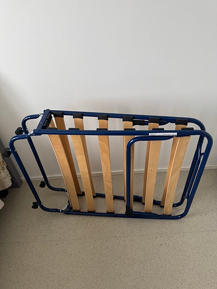 Taitettava vieras sänky (Ikea)