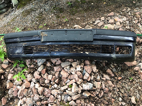 BMW E36 , etupuskuri. Korjaajalle.