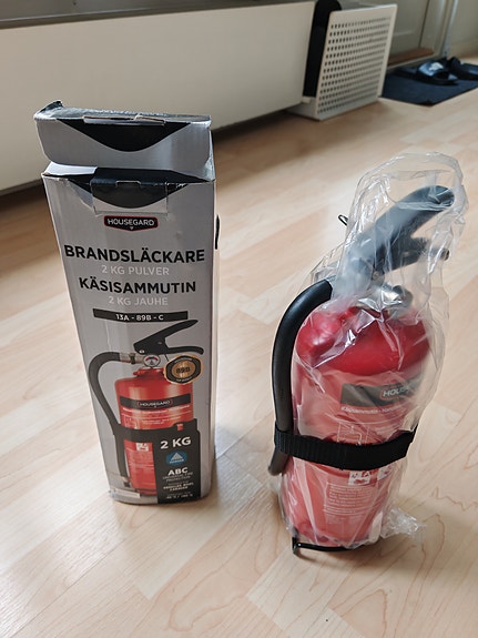 Käsisammutin 2kg veneeseen tai mökille